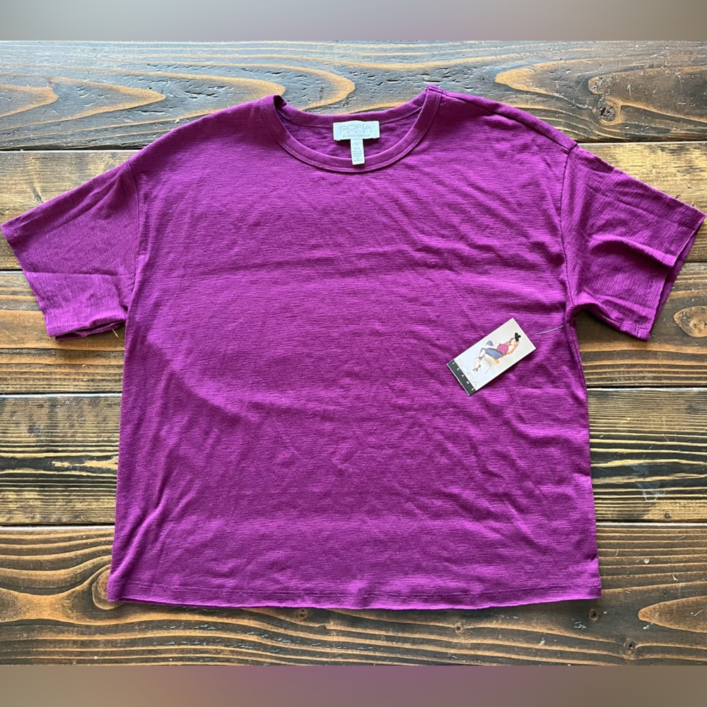 Sofia Vergara Vibrant Tshirt NWT